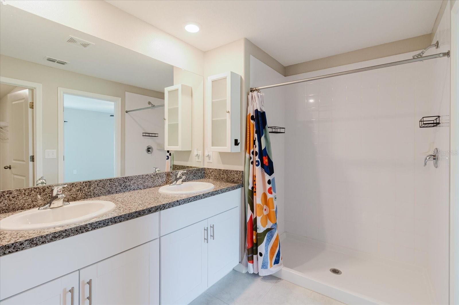 Image 14 of 49 For 7025 King Creek Drive