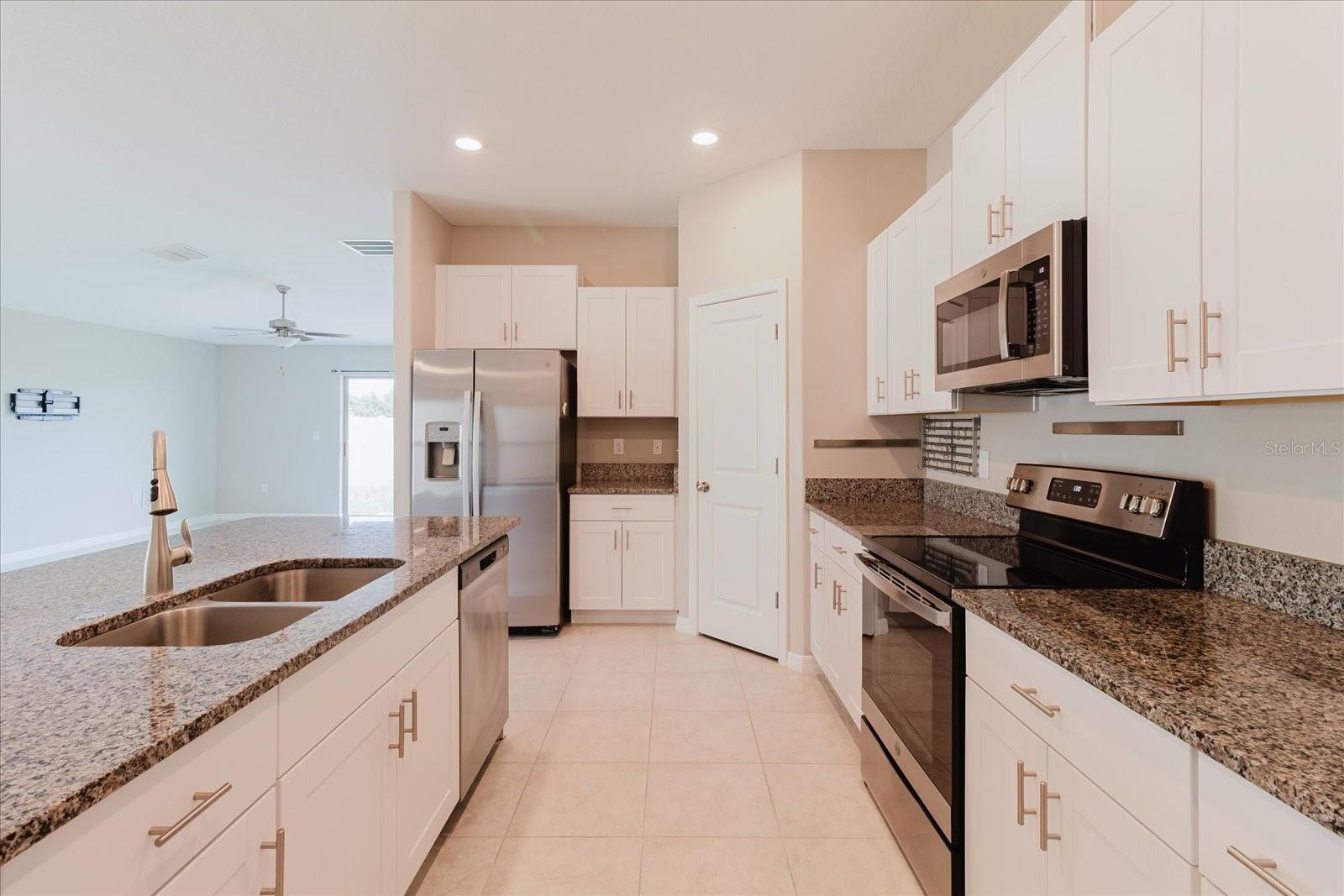 Image 23 of 49 For 7025 King Creek Drive