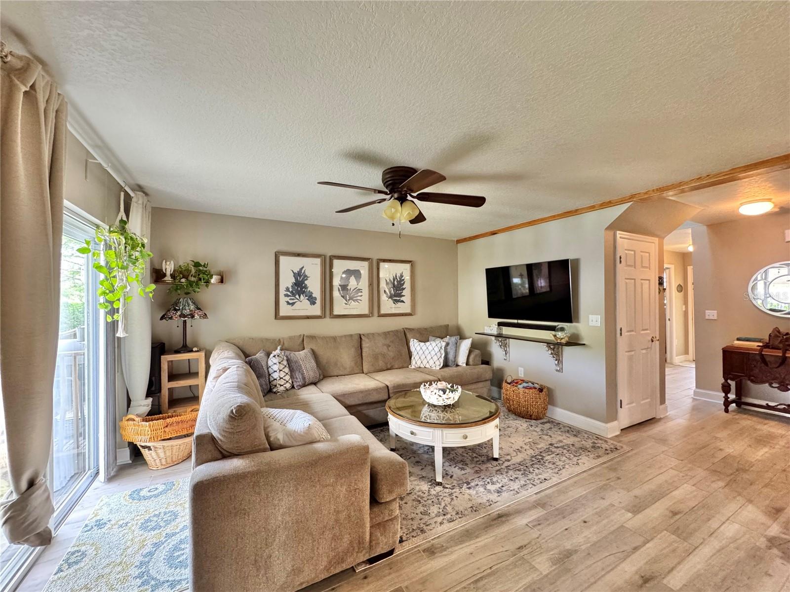 Image 10 of 31 For 1116 Sunset Point Road 202