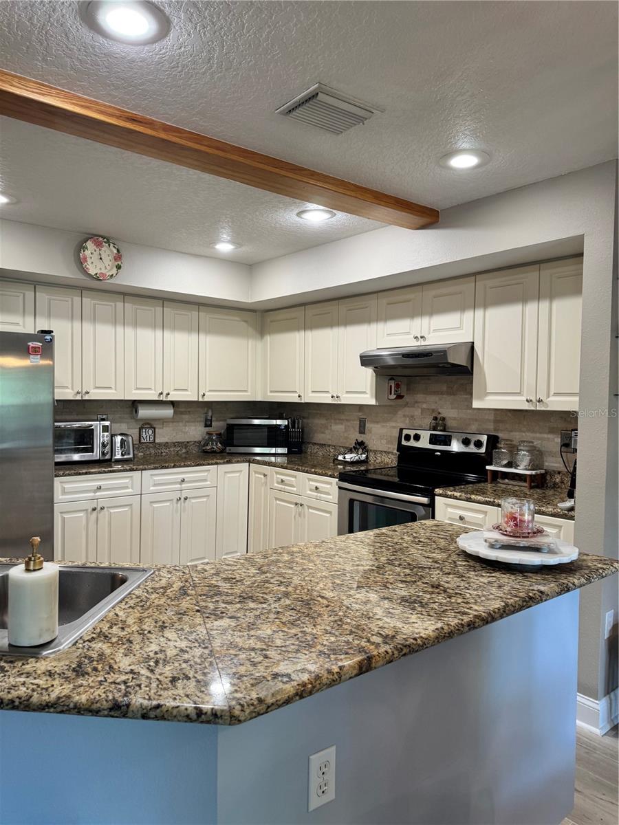 Image 11 of 31 For 1116 Sunset Point Road 202