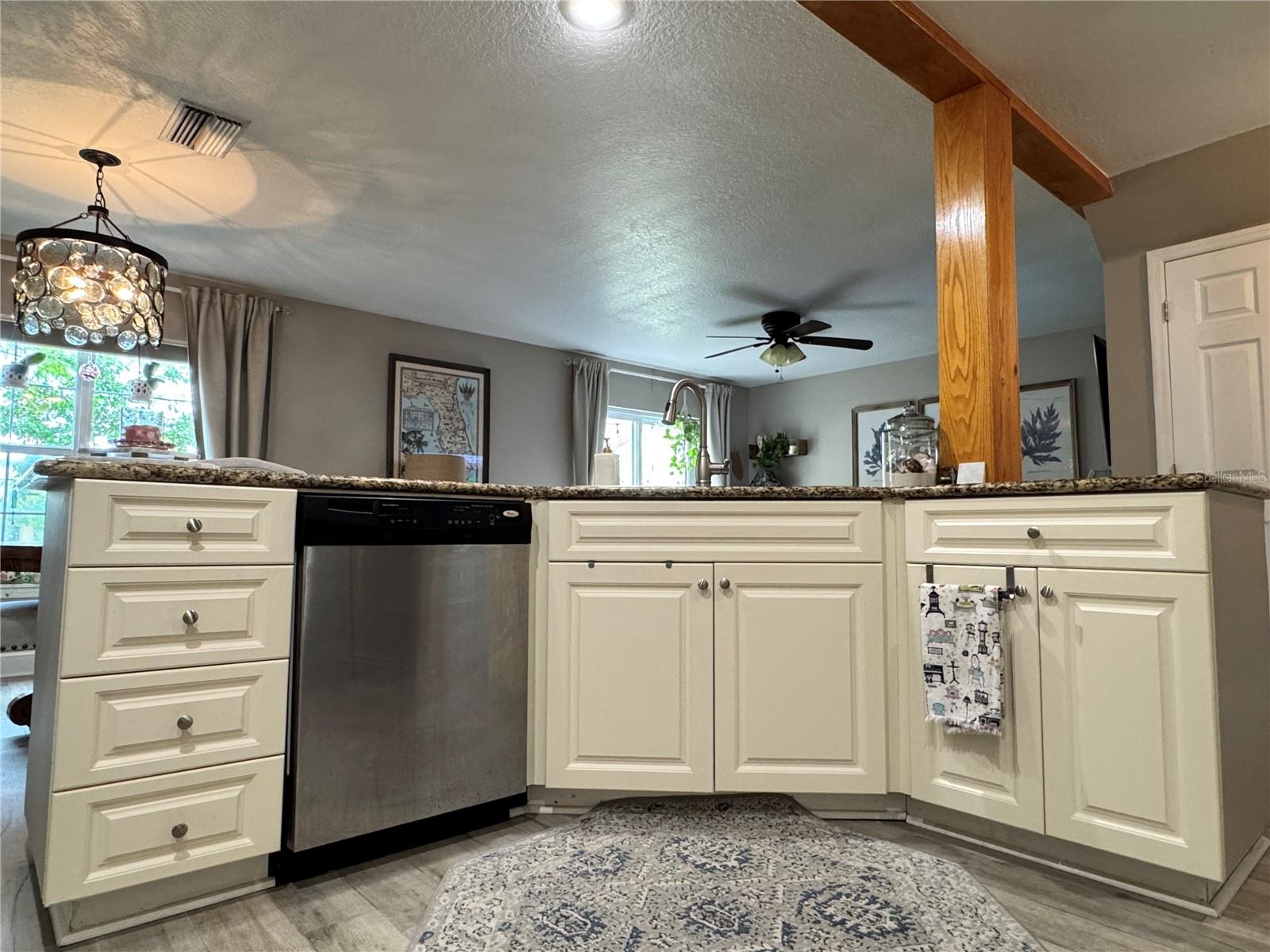 Image 14 of 31 For 1116 Sunset Point Road 202