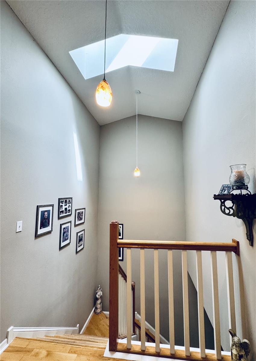 Image 16 of 31 For 1116 Sunset Point Road 202