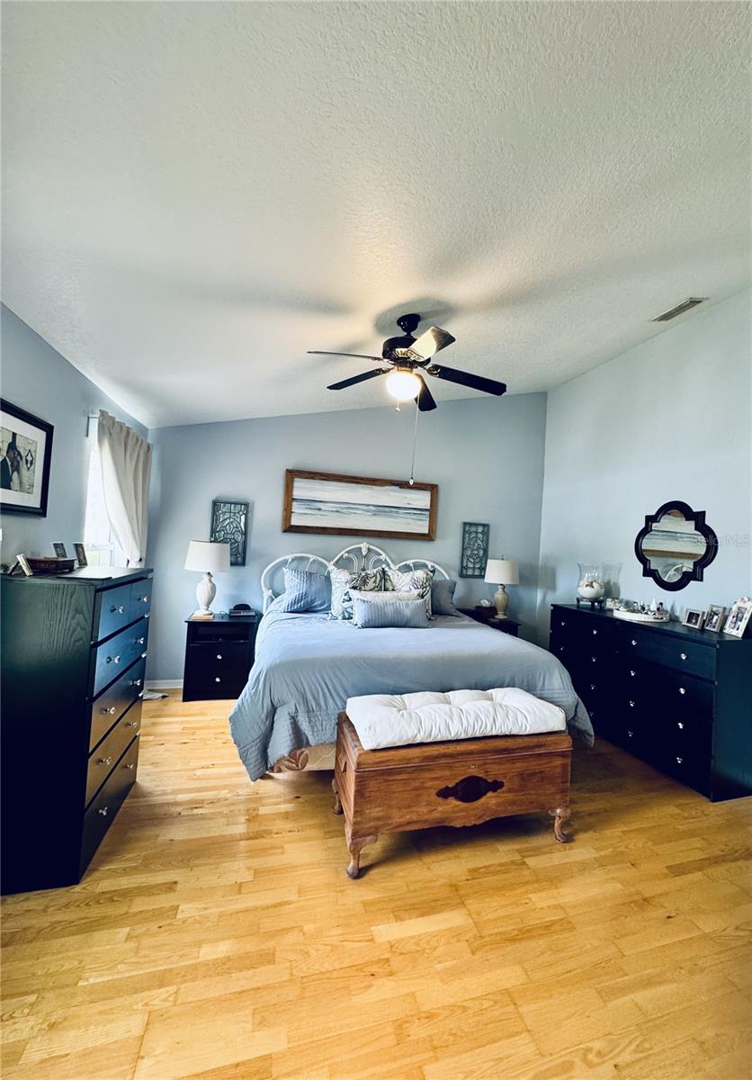 Image 18 of 31 For 1116 Sunset Point Road 202