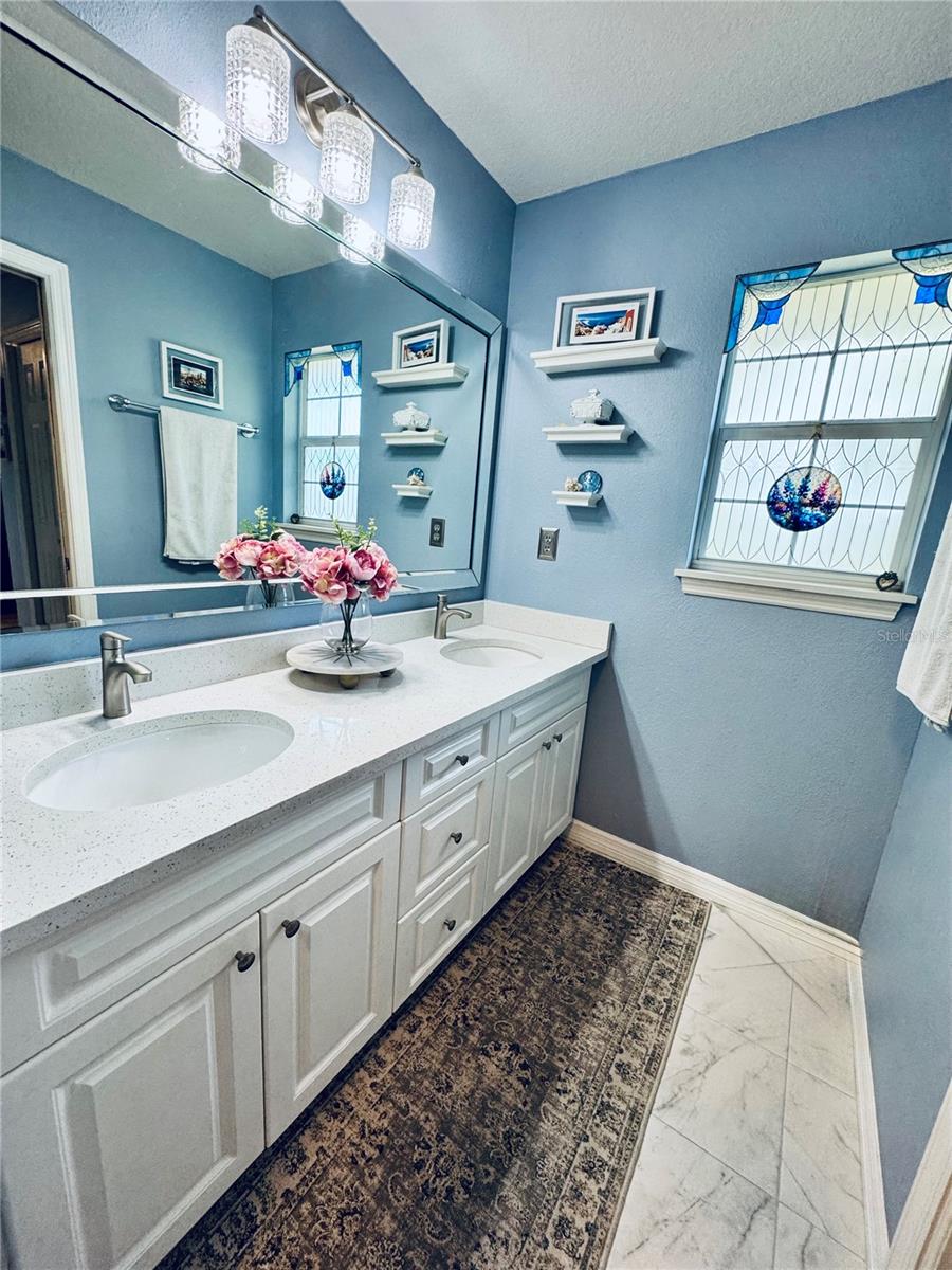 Image 19 of 31 For 1116 Sunset Point Road 202