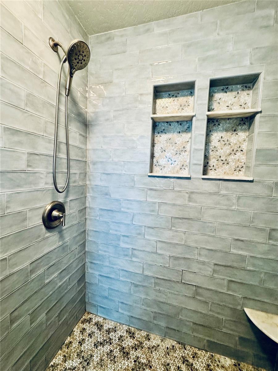 Image 20 of 31 For 1116 Sunset Point Road 202