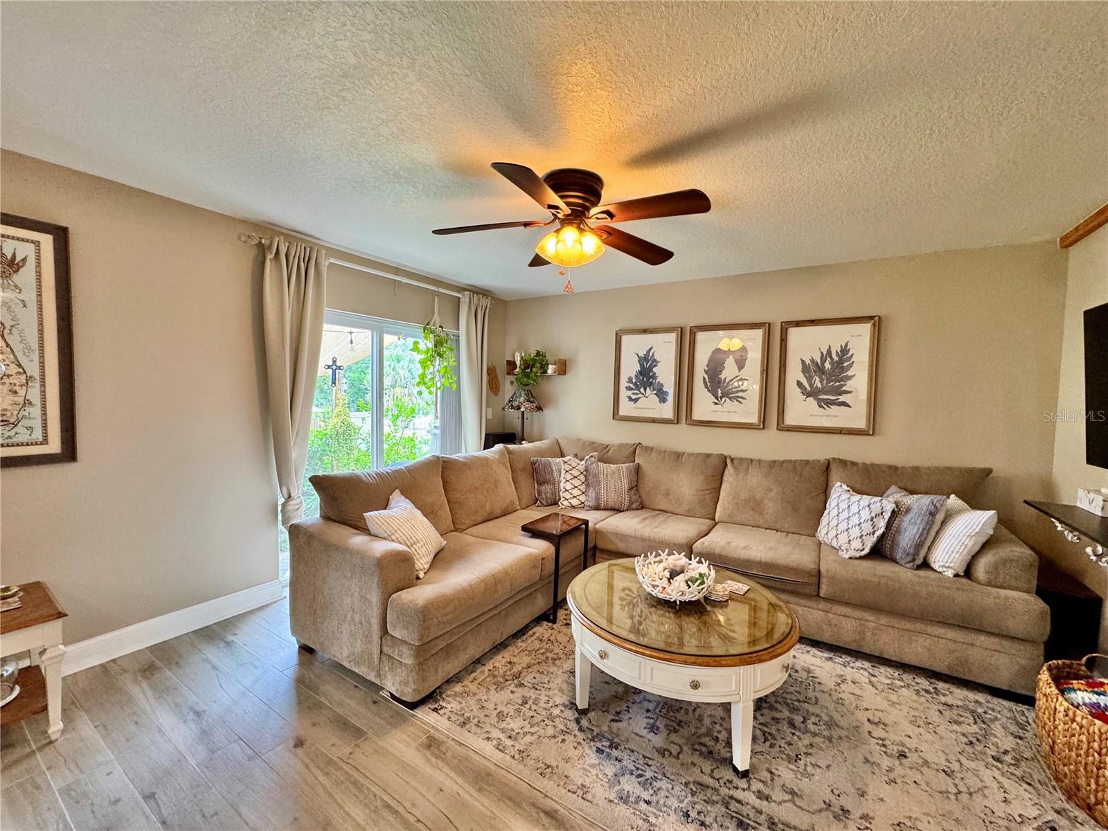 Image 7 of 31 For 1116 Sunset Point Road 202