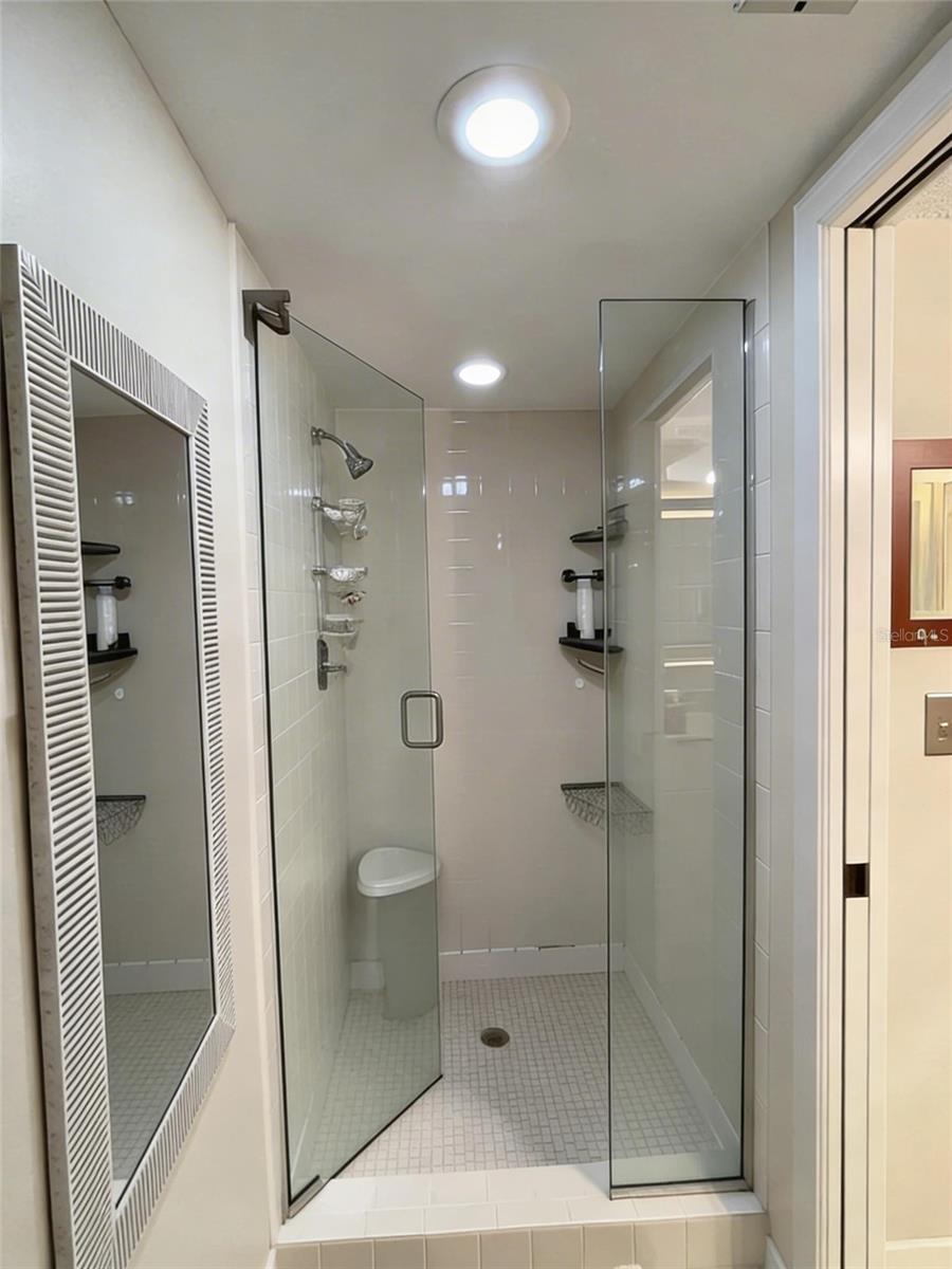 Image 34 of 82 For 6501 Stone River Road 110