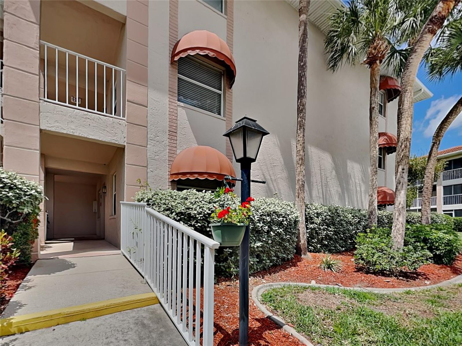 Image 4 of 82 For 6501 Stone River Road 110