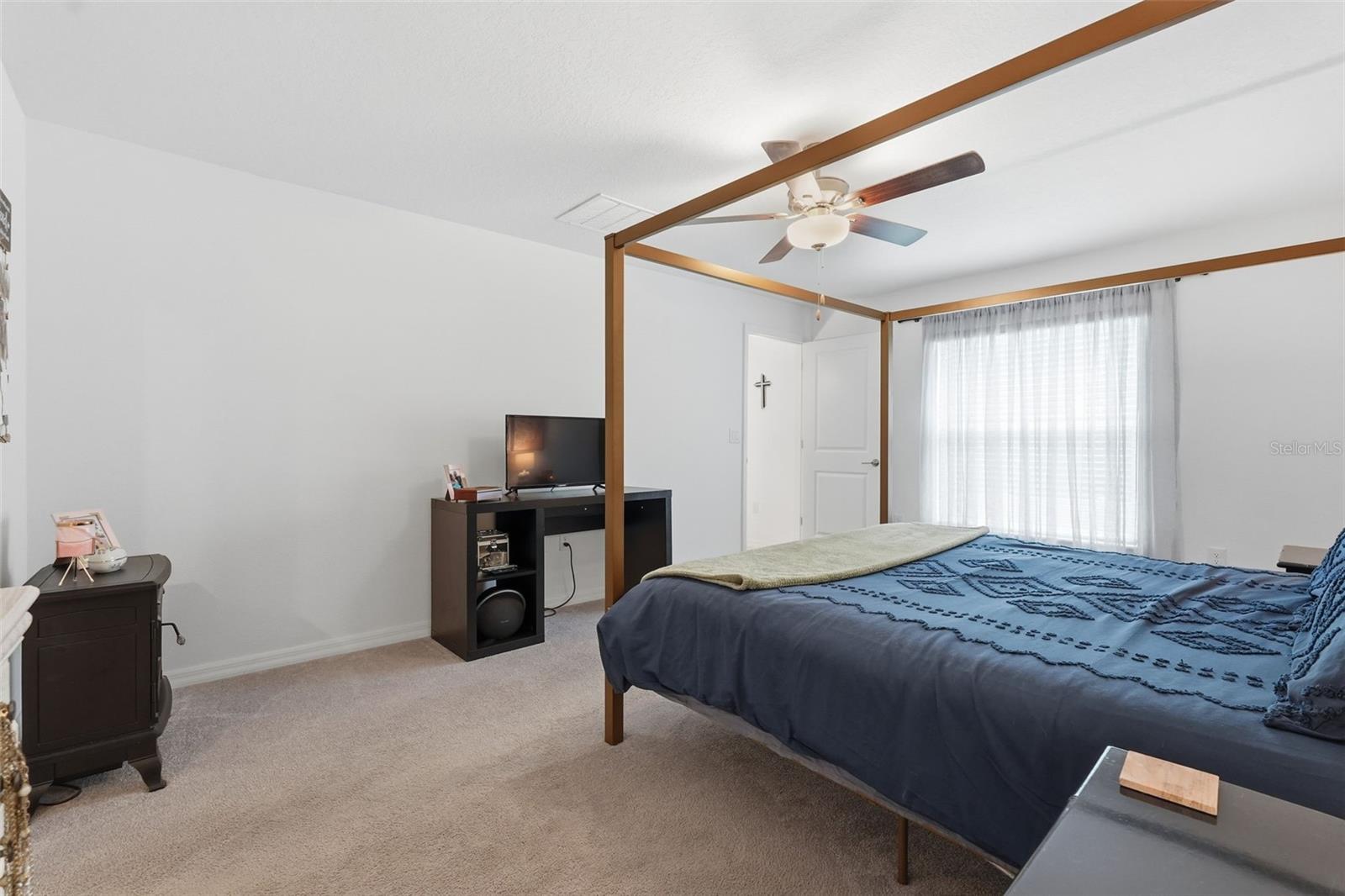 Image 20 of 39 For 1681 Red Loop