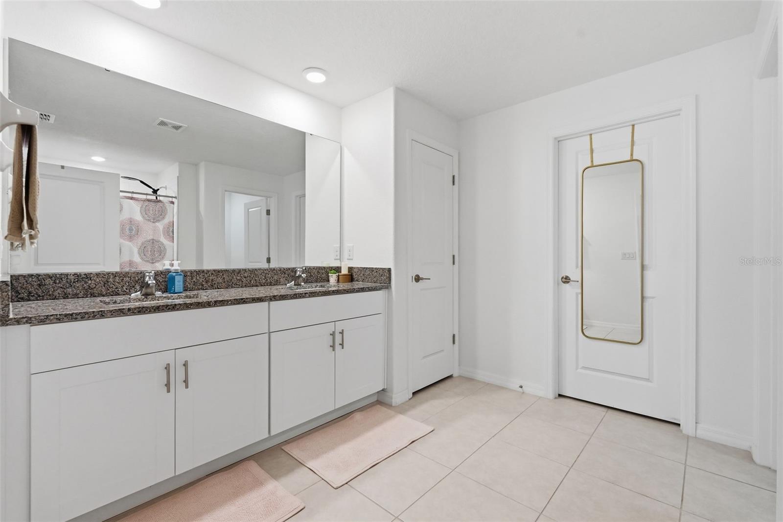 Image 21 of 39 For 1681 Red Loop