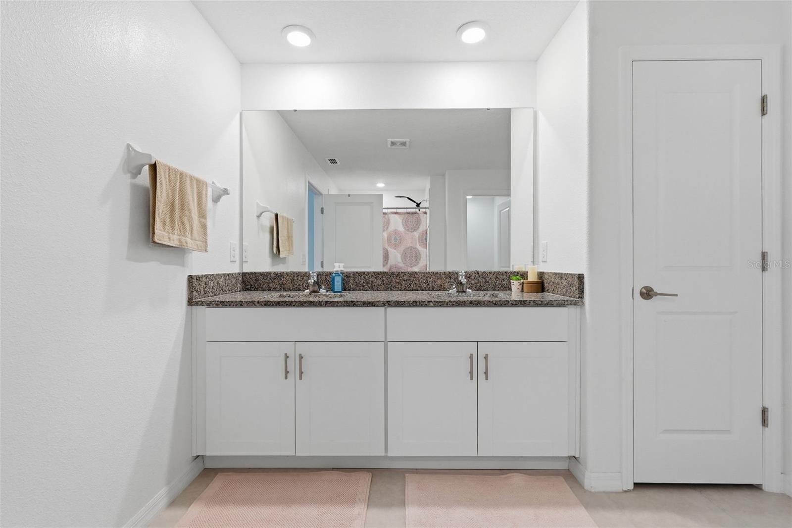 Image 22 of 39 For 1681 Red Loop