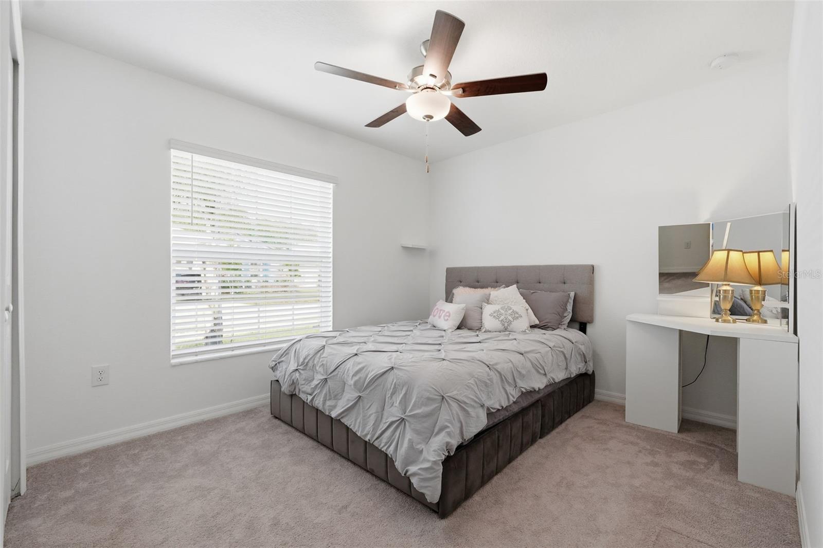 Image 24 of 39 For 1681 Red Loop