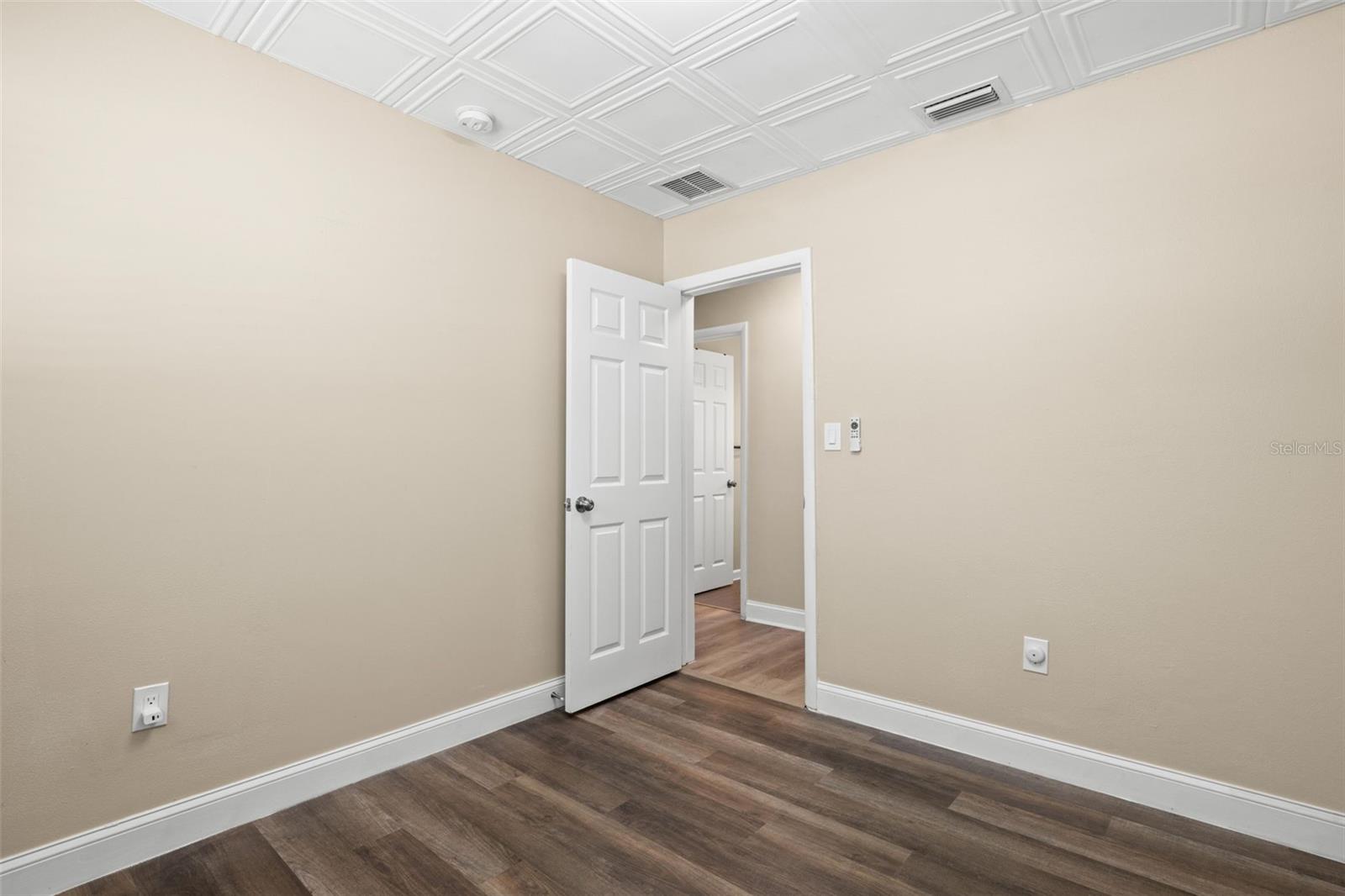 Image 20 of 25 For 611 Pinewood Drive