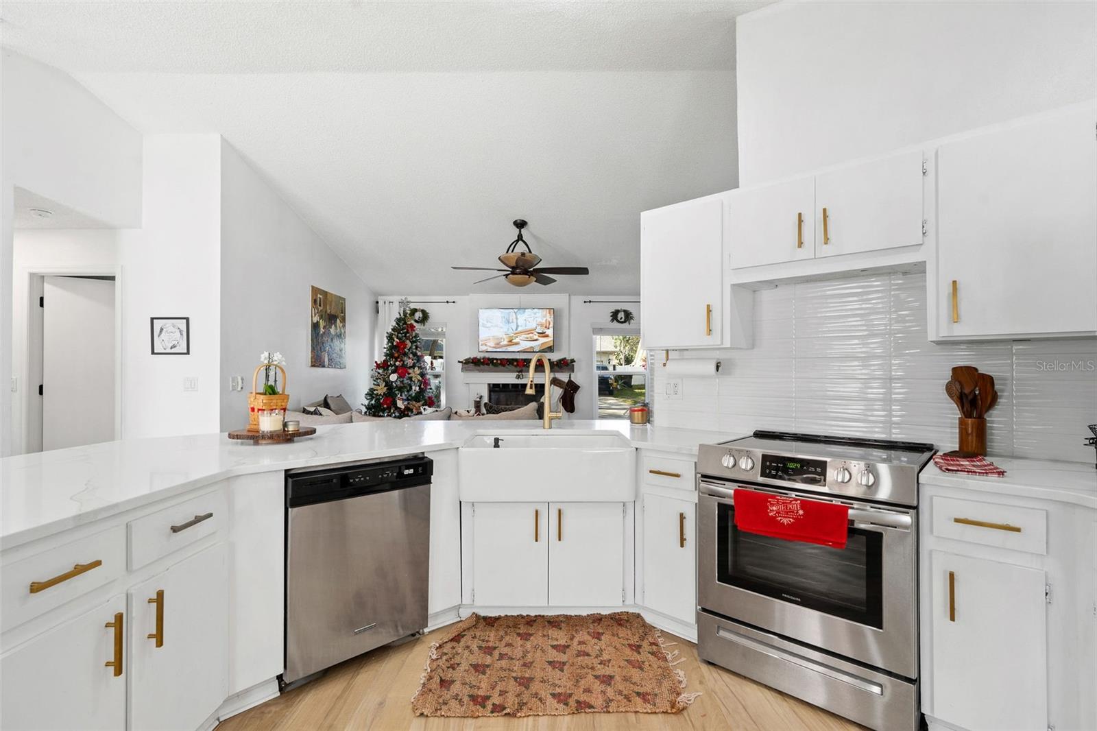 Image 13 of 27 For 15101 Redvale Drive