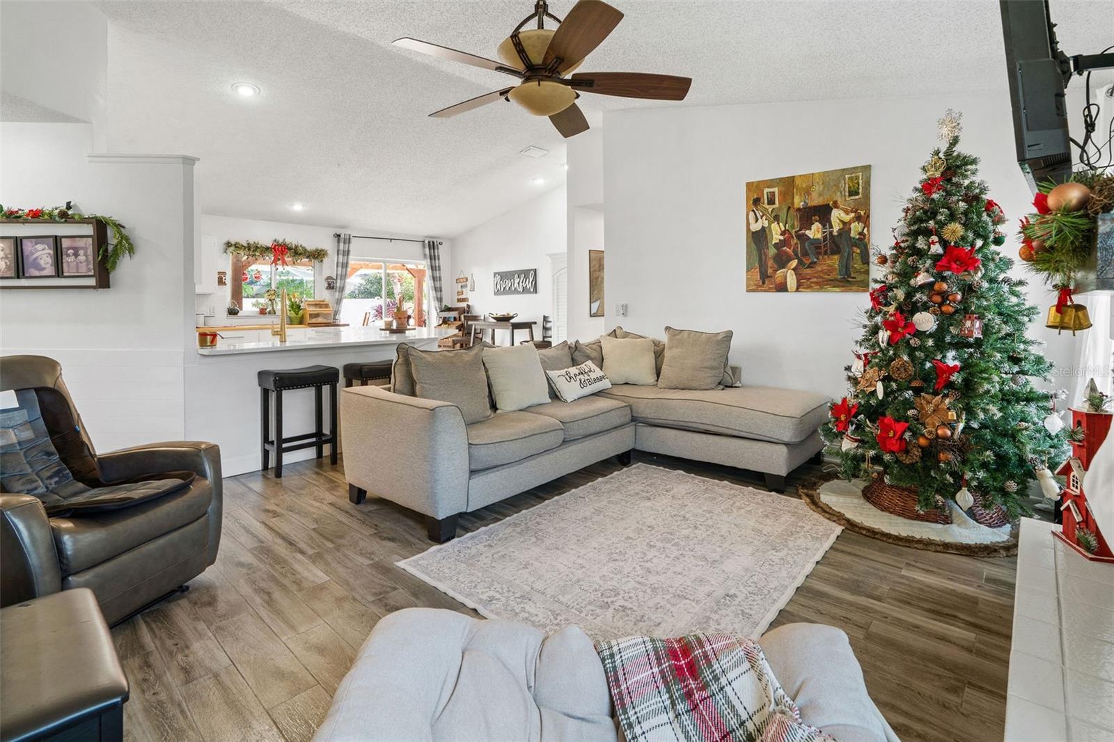 Image 14 of 27 For 15101 Redvale Drive