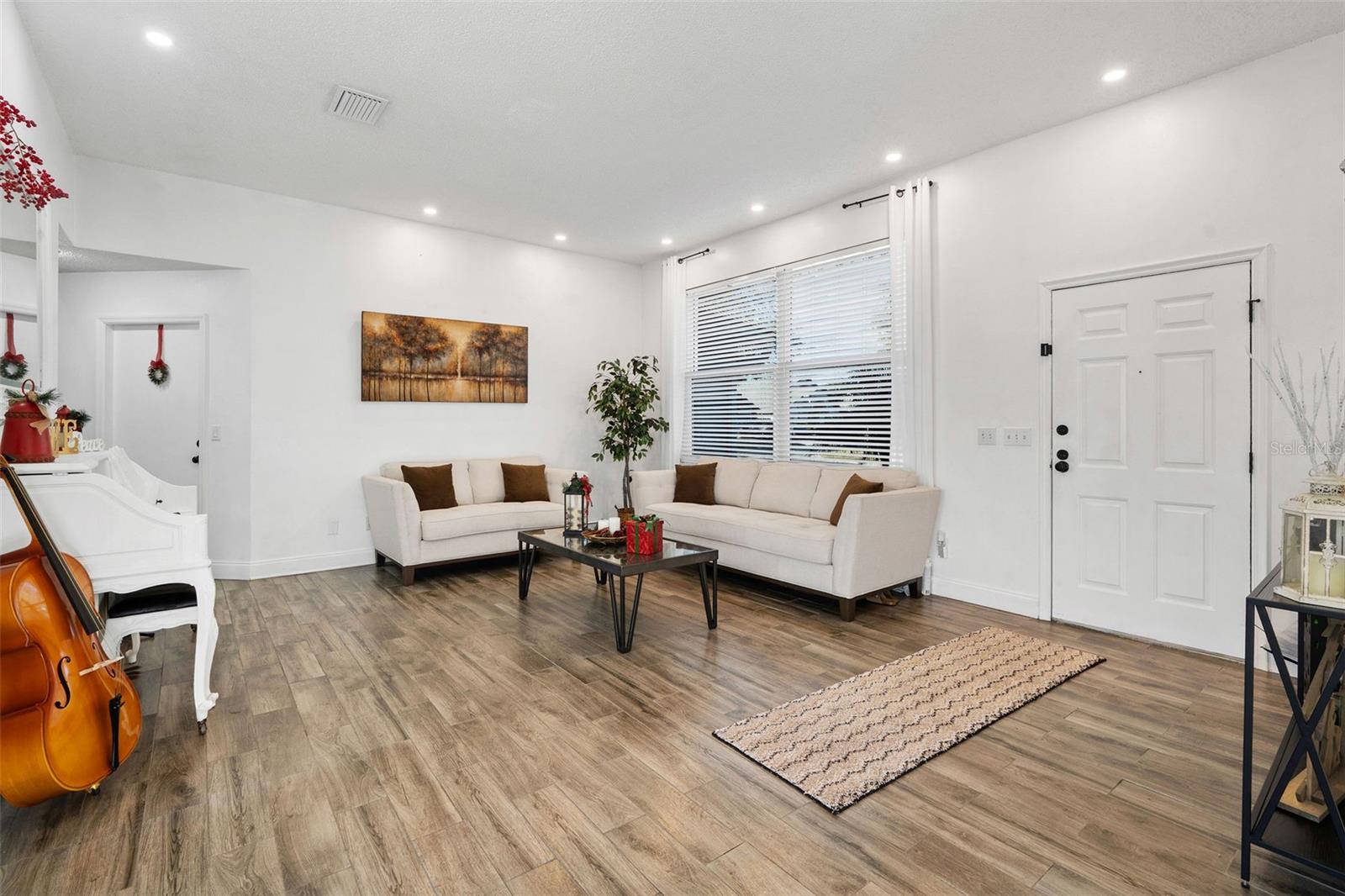 Image 4 of 27 For 15101 Redvale Drive