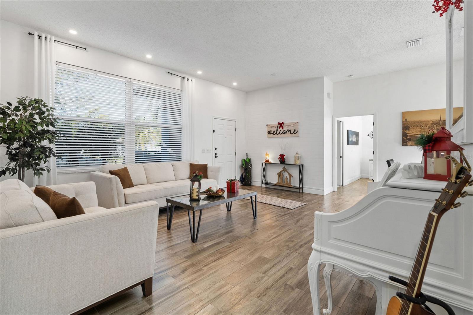 Image 5 of 27 For 15101 Redvale Drive