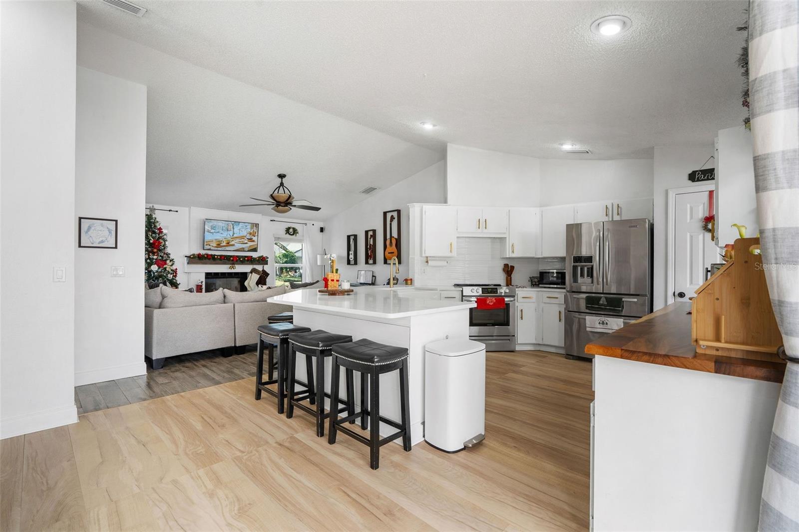 Image 9 of 27 For 15101 Redvale Drive