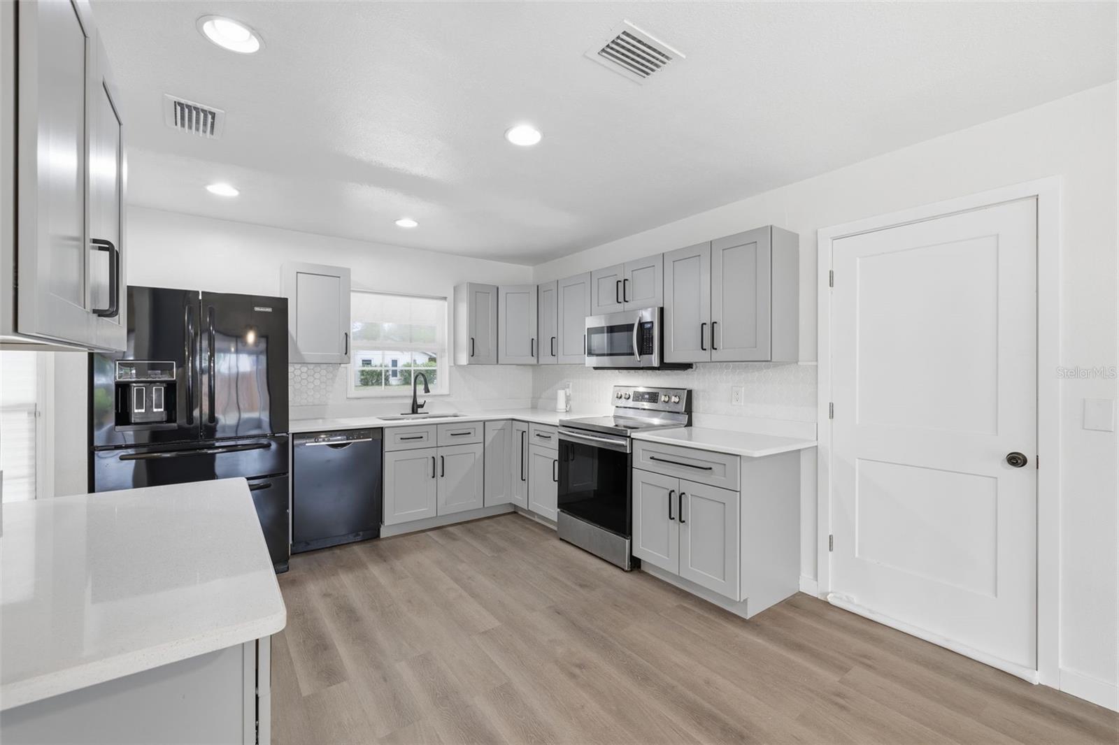 Image 5 of 27 For 8522 Caladesi Island Drive