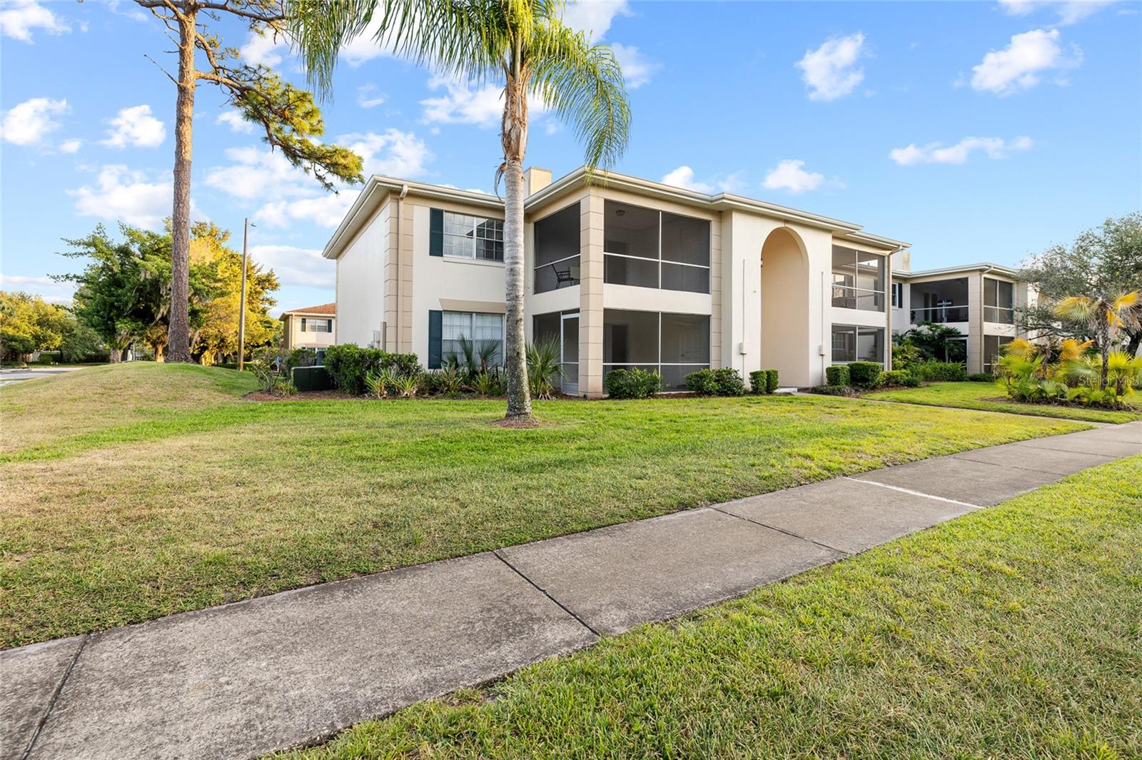Image 28 of 41 For 3402 Latania Drive 321