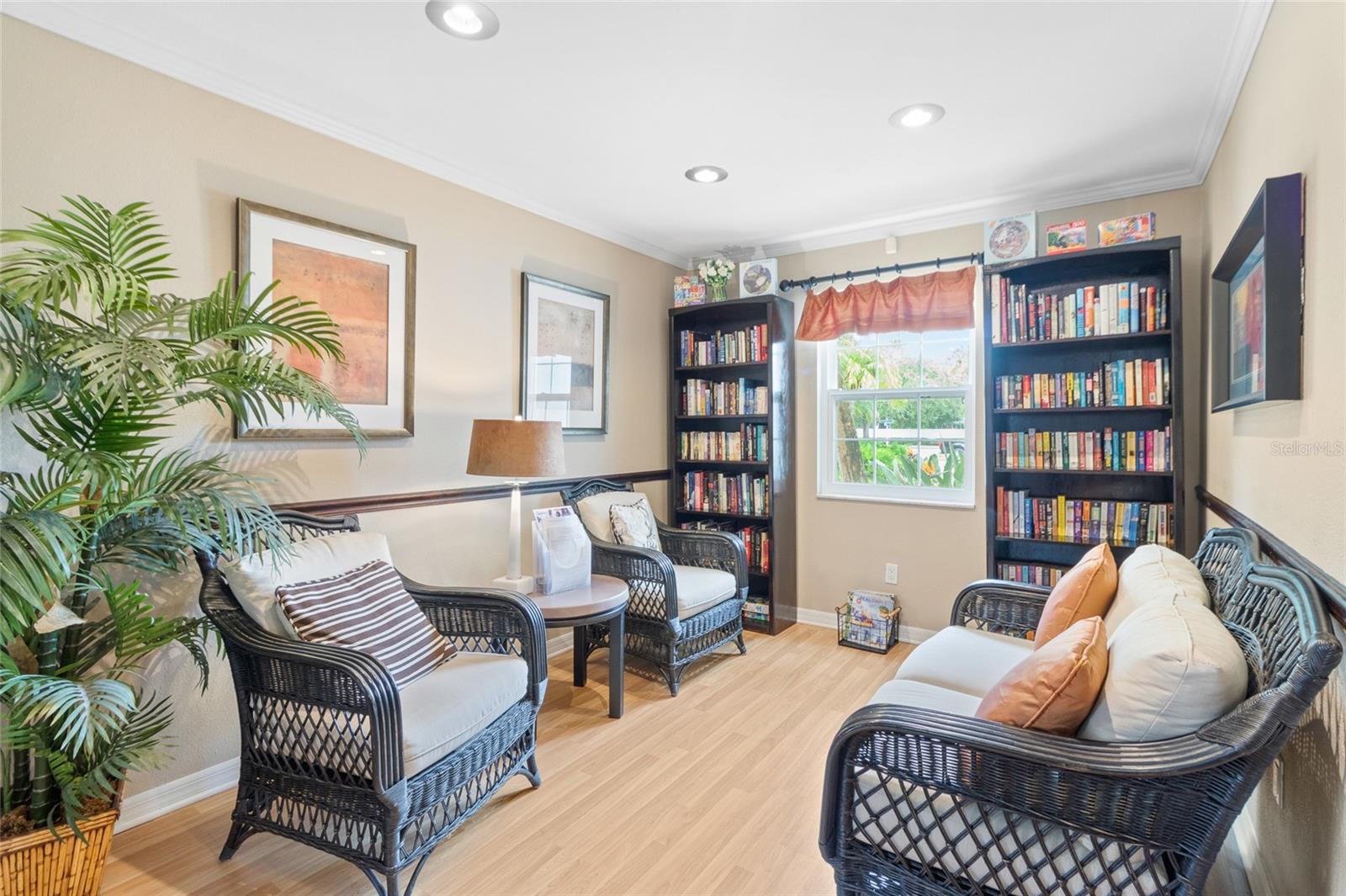 Image 34 of 41 For 3402 Latania Drive 321