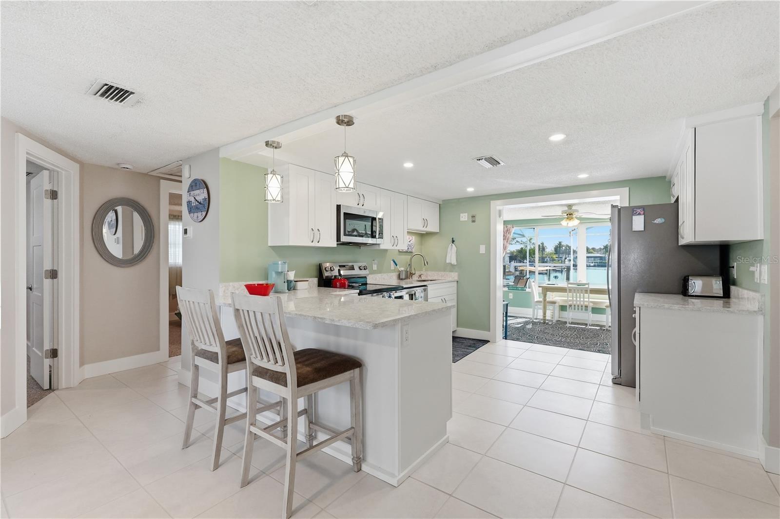 Listing photo id 12 for 12532 5th Isle