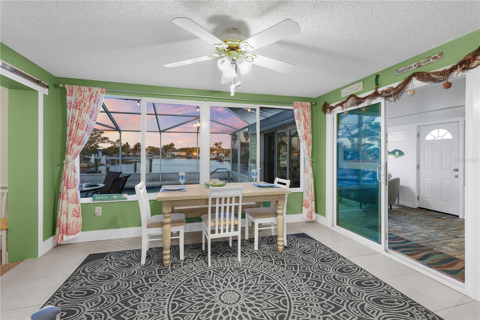 Listing photo id 16 for 12532 5th Isle