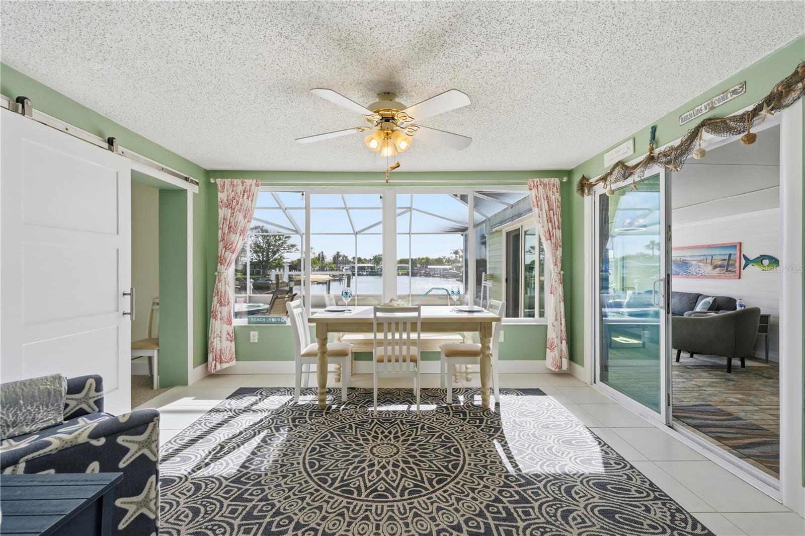 Listing photo id 17 for 12532 5th Isle