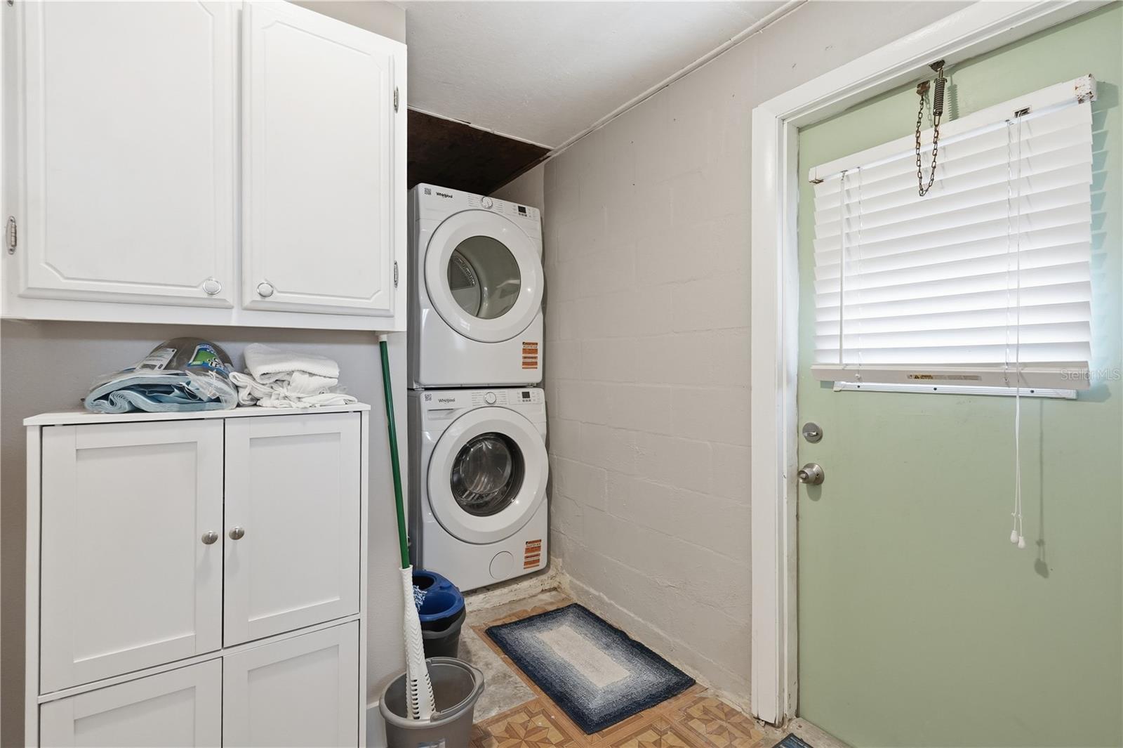 Listing photo id 37 for 12532 5th Isle