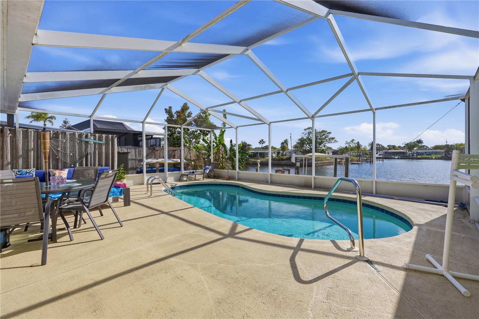 Listing photo id 38 for 12532 5th Isle