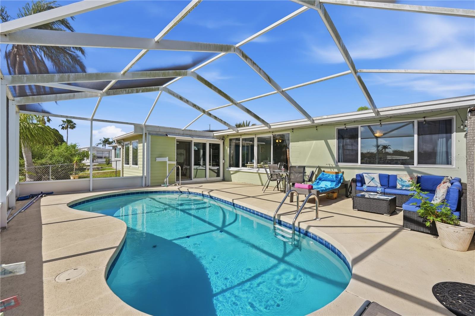 Listing photo id 41 for 12532 5th Isle