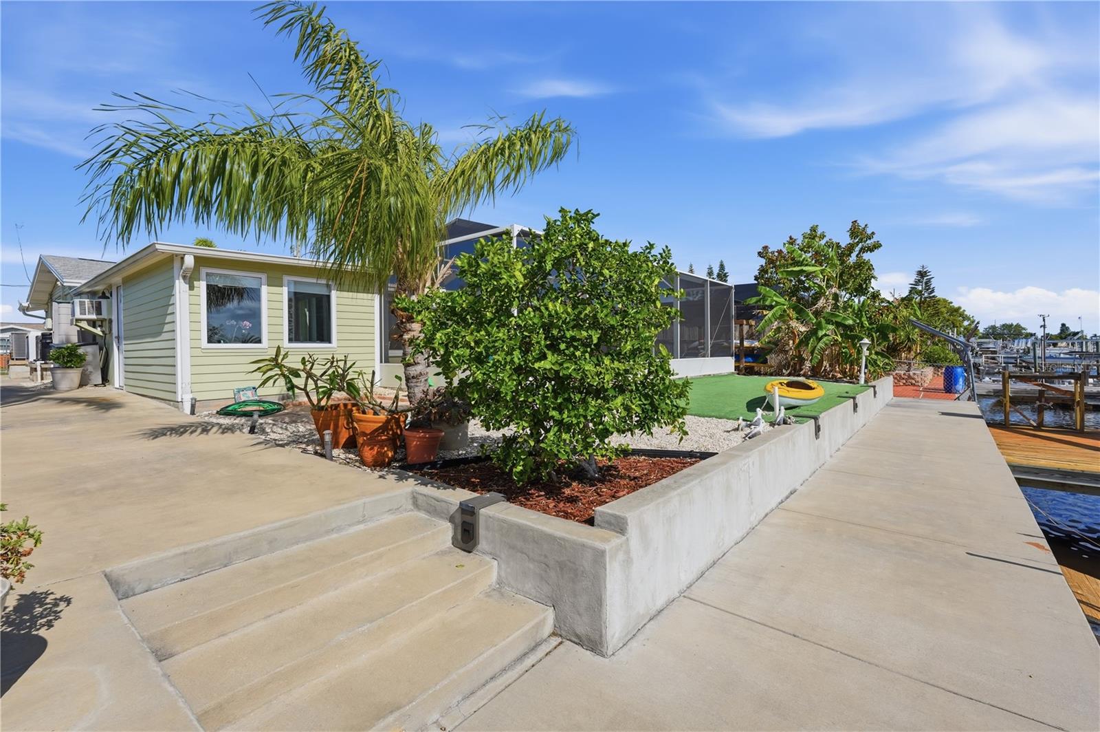 Listing photo id 47 for 12532 5th Isle