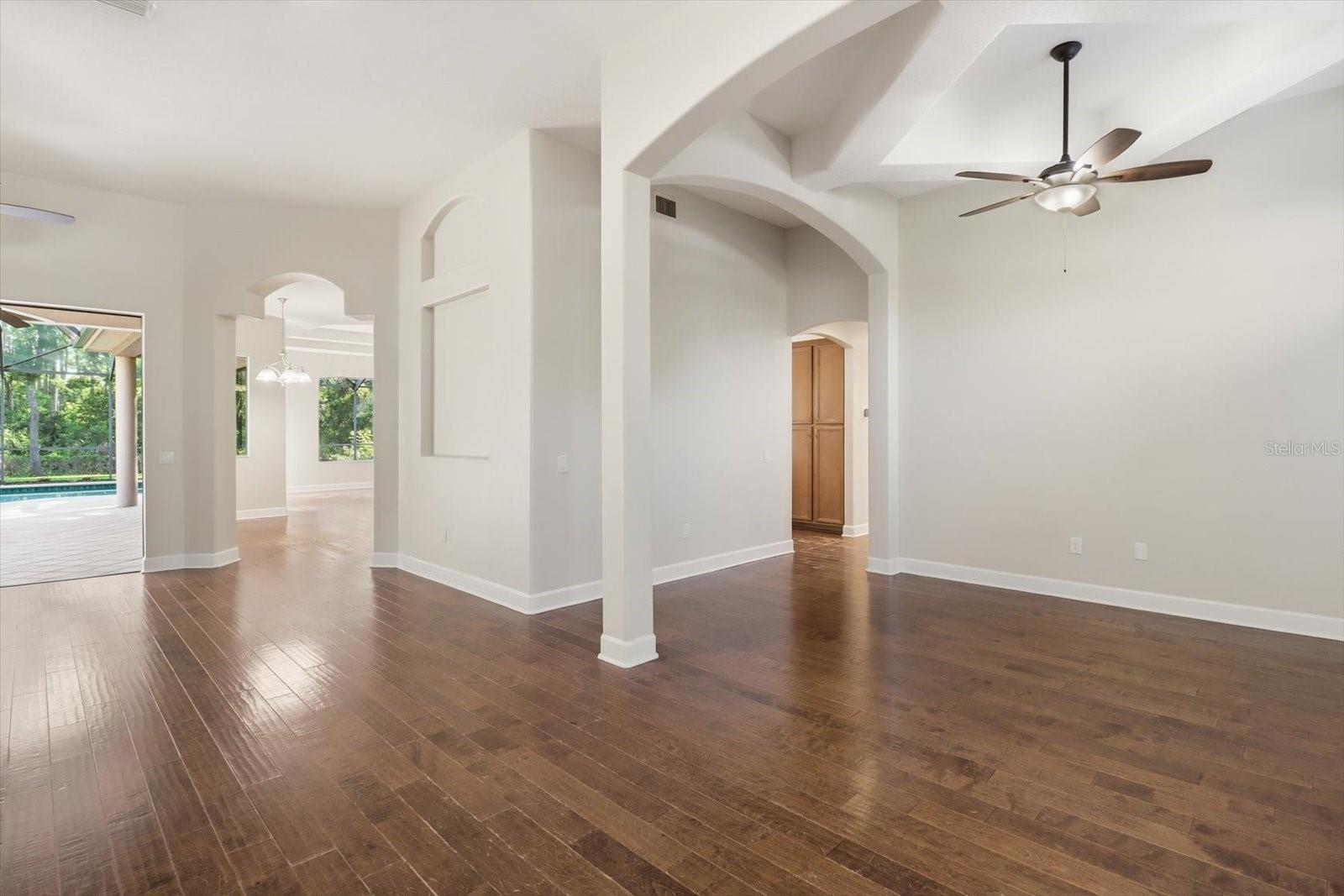 Image 5 of 46 For 5902 Hammock Woods Drive