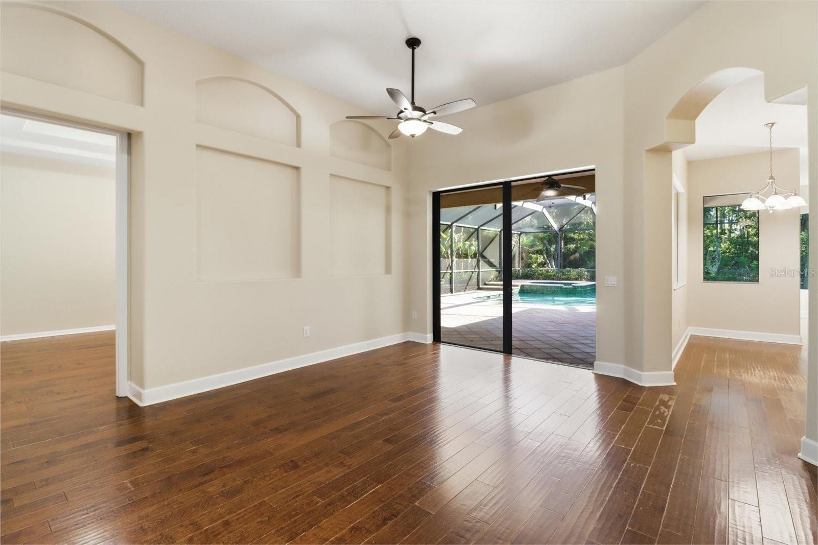 Image 9 of 46 For 5902 Hammock Woods Drive