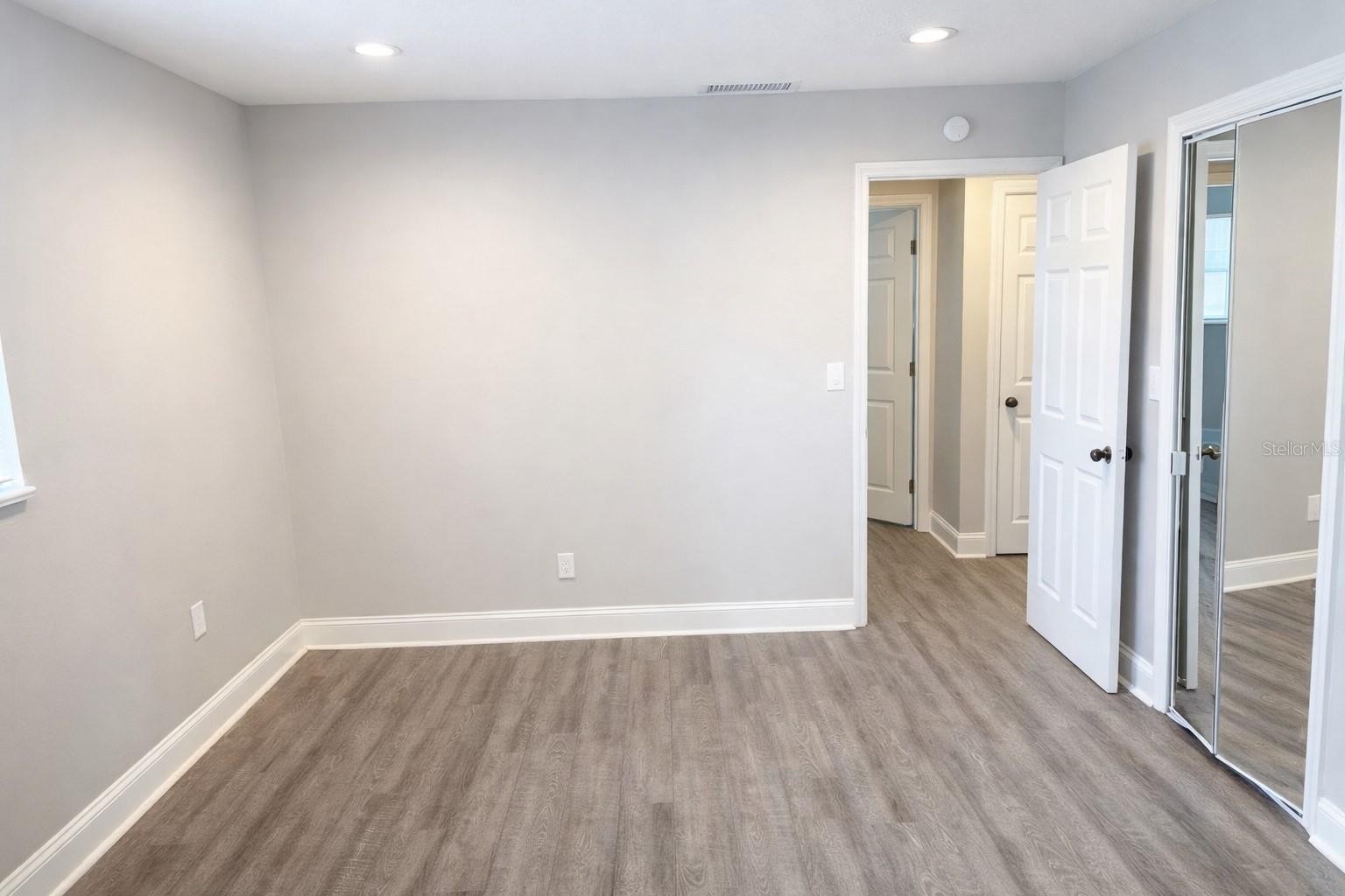 Image 11 of 14 For 6460 33rd Avenue N