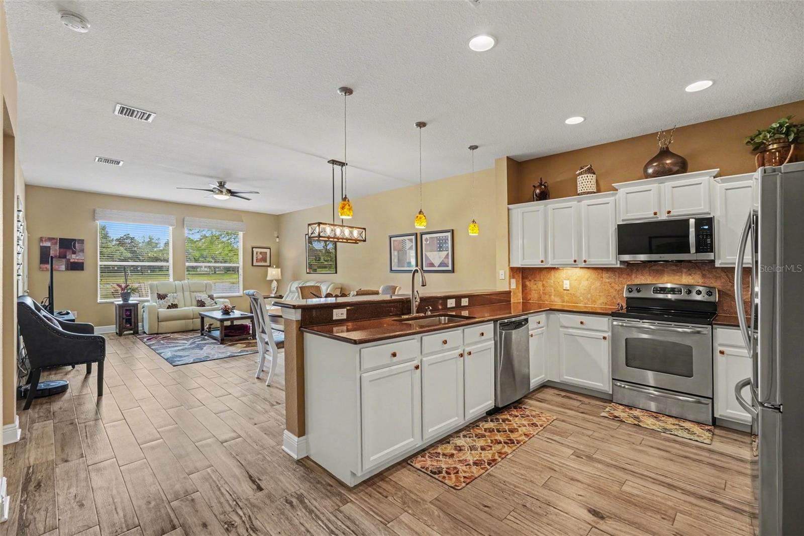 Listing photo id 10 for 2134 Barracuda Court