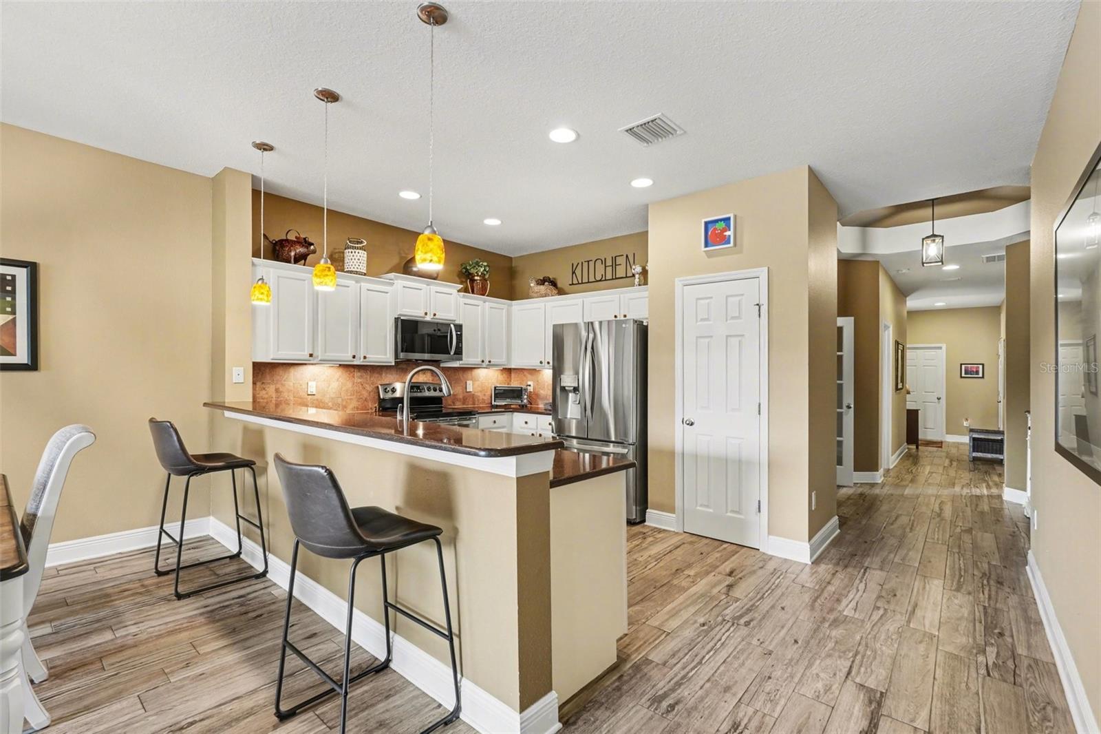 Listing photo id 13 for 2134 Barracuda Court