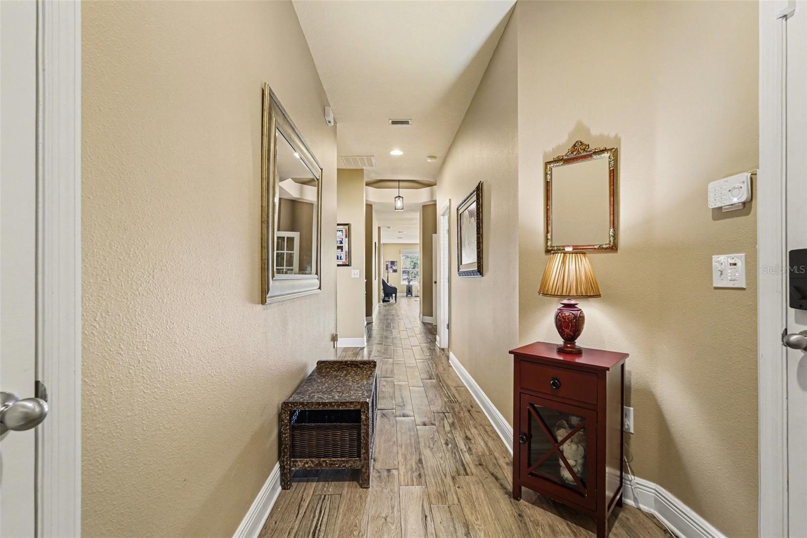 Listing photo id 14 for 2134 Barracuda Court