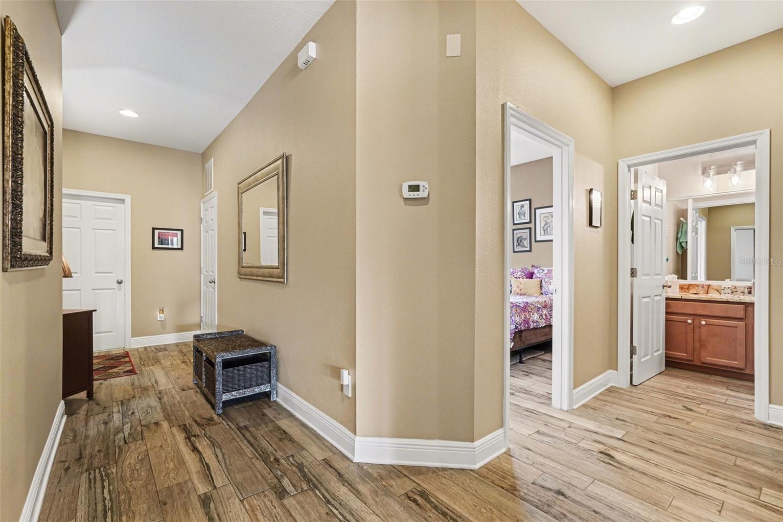 Listing photo id 15 for 2134 Barracuda Court