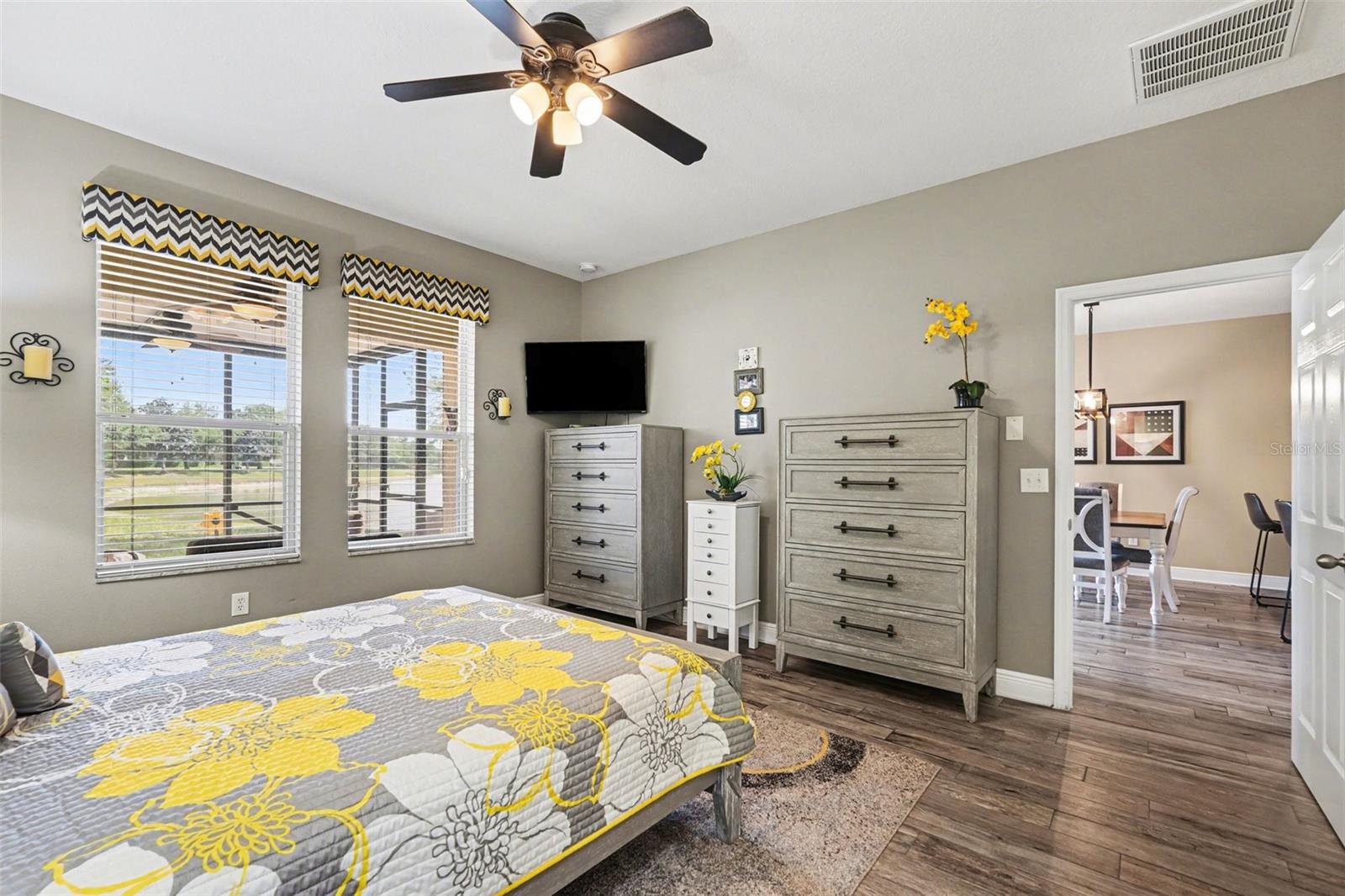 Listing photo id 18 for 2134 Barracuda Court