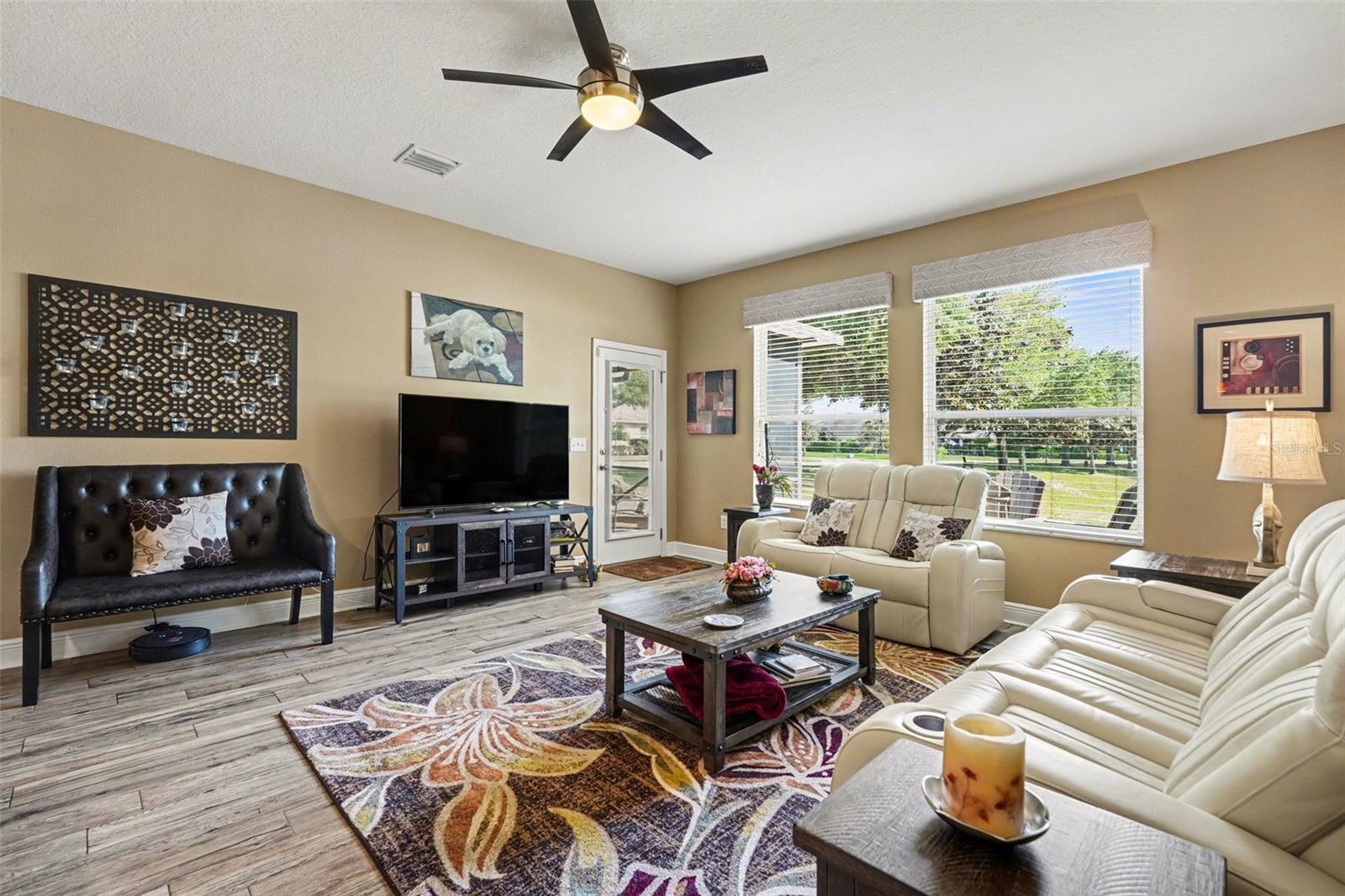 Listing photo id 4 for 2134 Barracuda Court