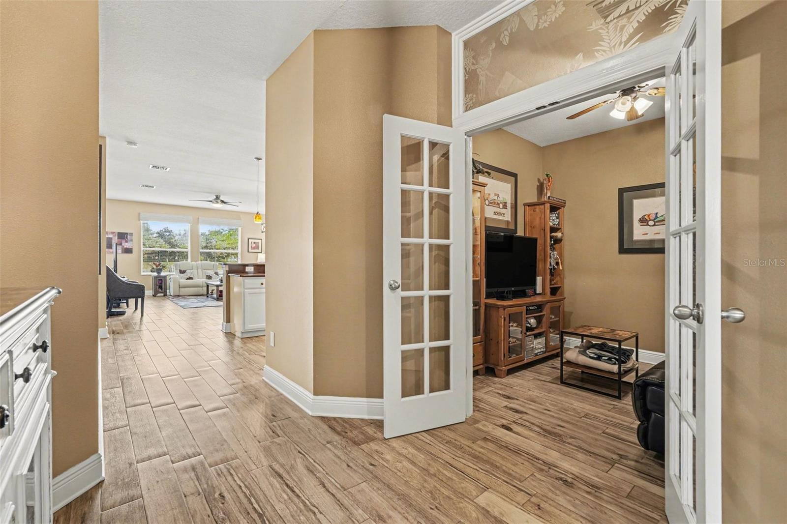 Listing photo id 5 for 2134 Barracuda Court