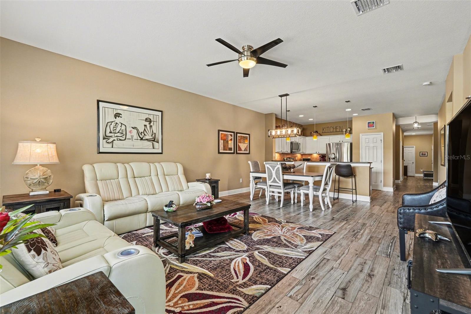 Listing photo id 7 for 2134 Barracuda Court