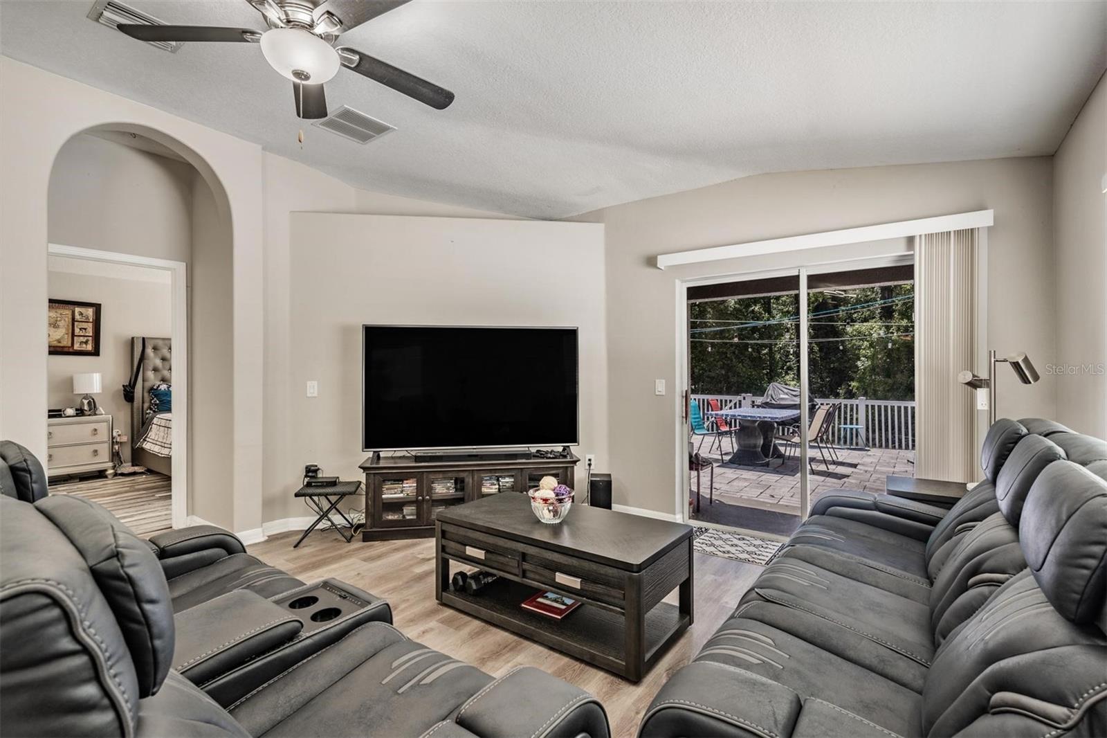 Image 6 of 43 For 12715 White Bluff Road