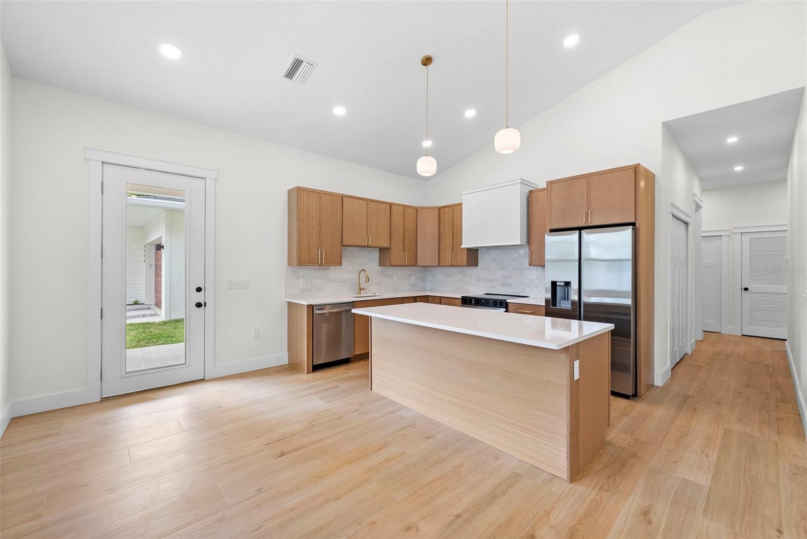 Image 10 of 44 For 1712 Comanche Avenue