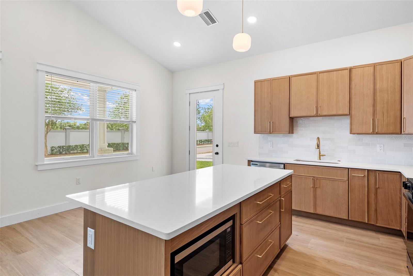 Image 14 of 44 For 1712 Comanche Avenue