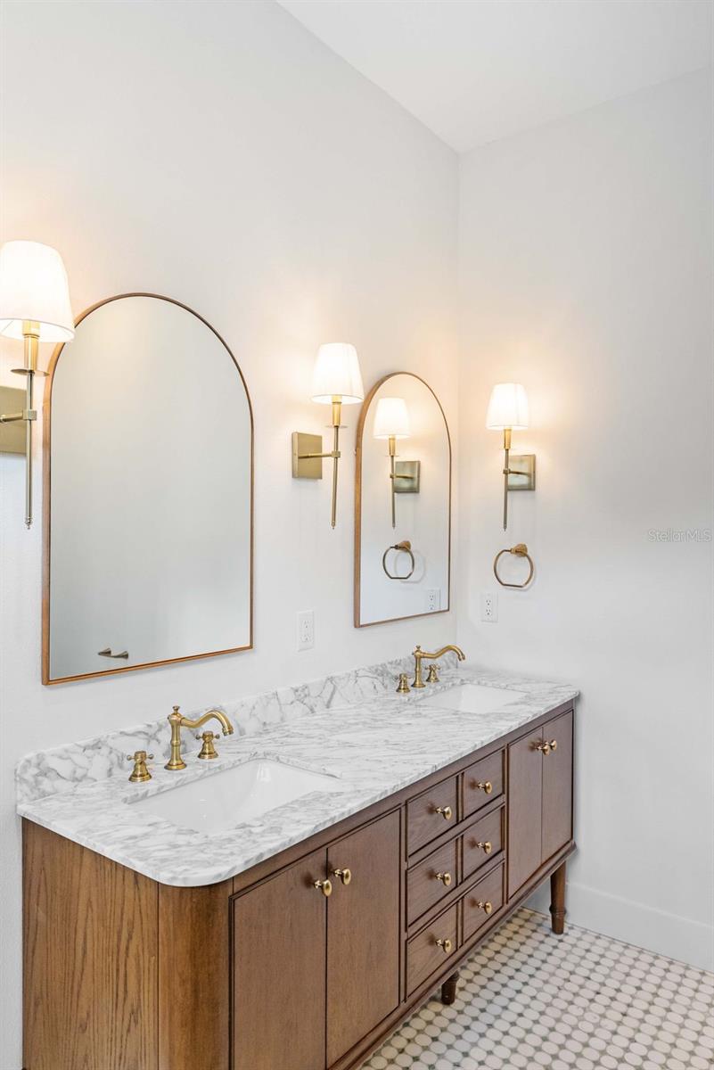 Image 26 of 44 For 1712 Comanche Avenue