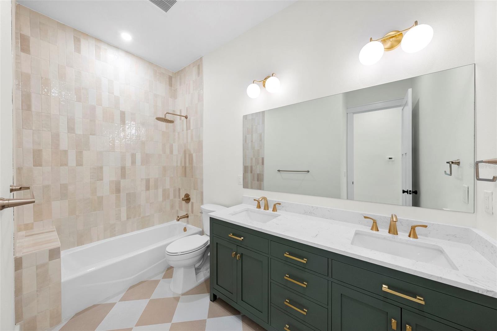 Image 31 of 44 For 1712 Comanche Avenue