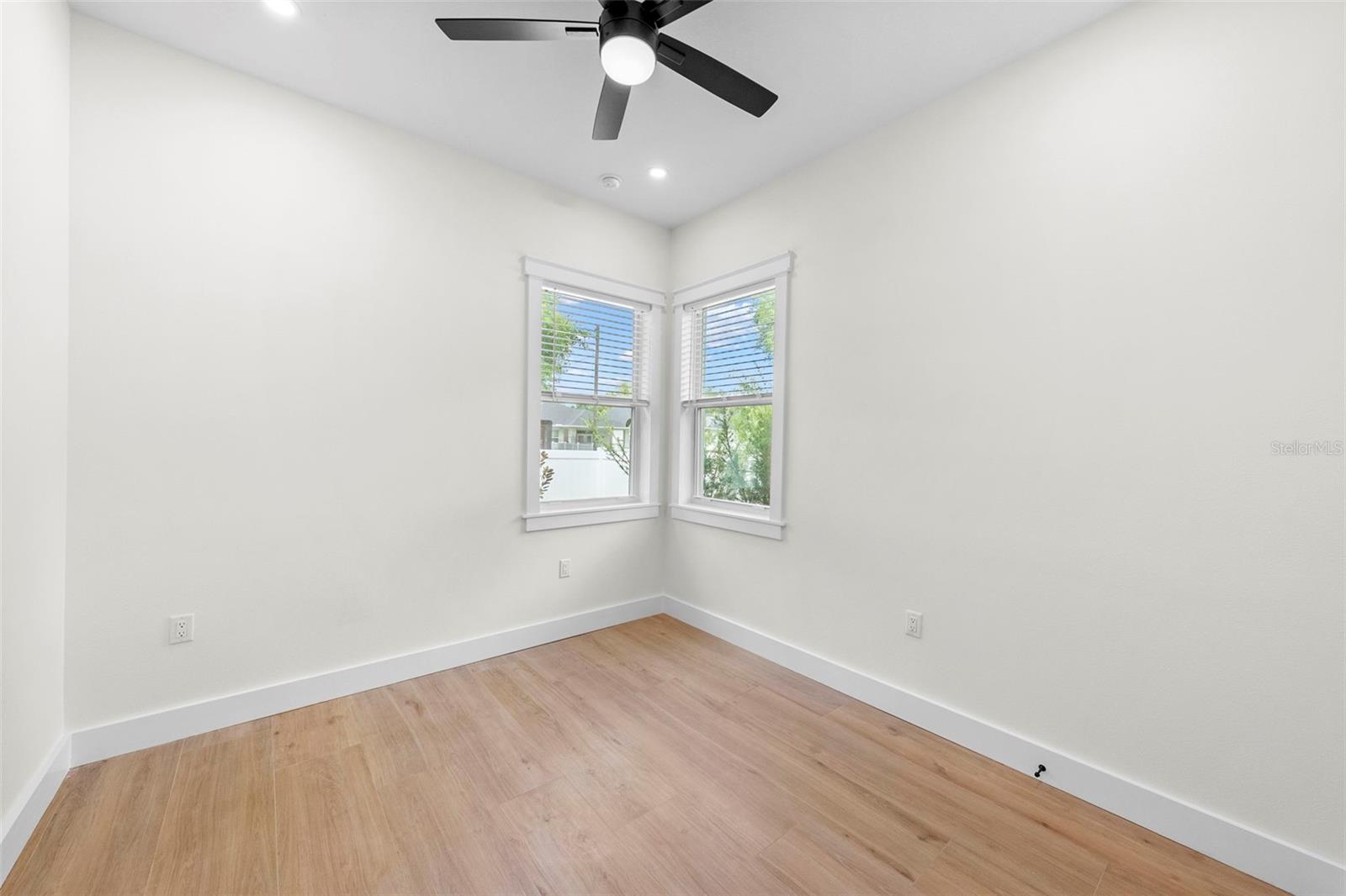 Image 33 of 44 For 1712 Comanche Avenue