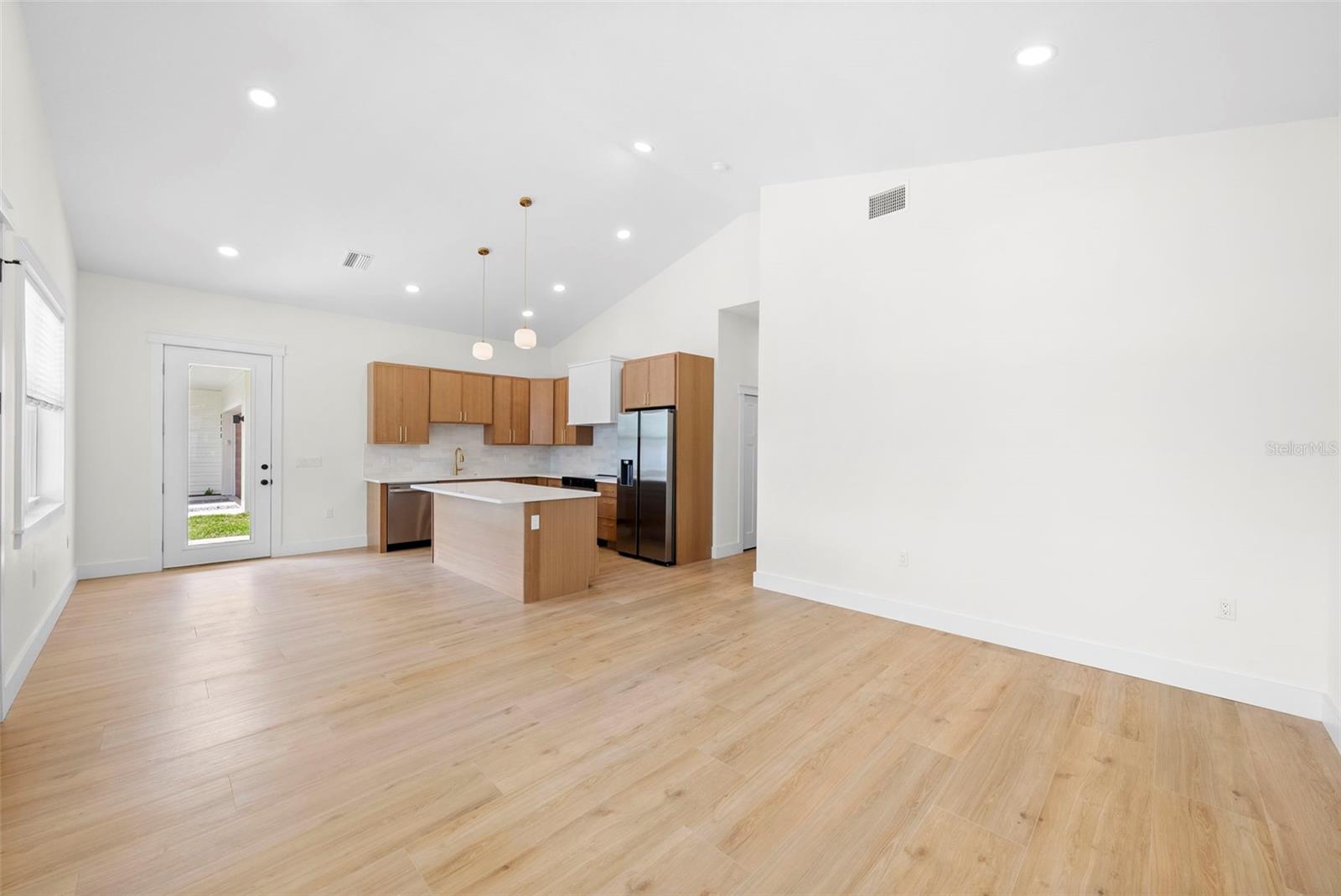 Image 6 of 44 For 1712 Comanche Avenue